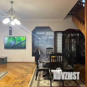 Дом 300м², 3-этажный, участок 5 сот.