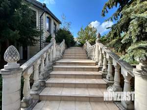 Дом 342м², 3-этажный, участок 12 сот.