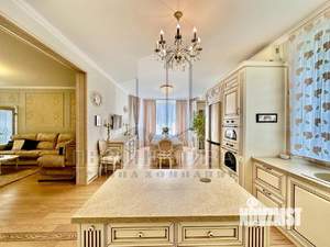 Дом 360м², 3-этажный, участок 9 сот.