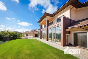 Дом 1394м², 3-этажный, участок 72 сот.