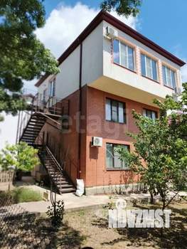 Дом 209м², 3-этажный, участок 8 сот.