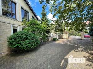 Дом 342м², 3-этажный, участок 12 сот.