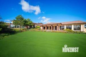 Дом 1394м², 2-этажный, участок 76 сот.