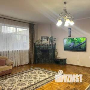 Дом 300м², 3-этажный, участок 5 сот.