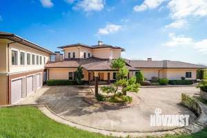 Дом 1394м², 2-этажный, участок 76 сот.