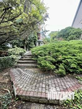 Дом 174м², 3-этажный, участок 6 сот.