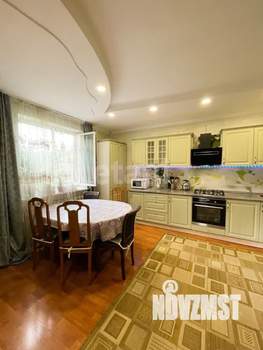 Дом 243м², 2-этажный, участок 3 сот.