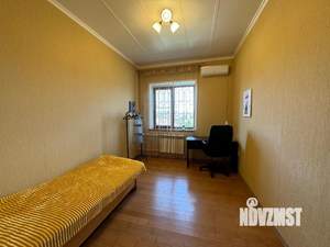 Дом 242м&sup2;, 3-этажный, на длительный срок, 