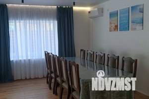 Дом 220м&sup2;, 3-этажный, посуточно, 