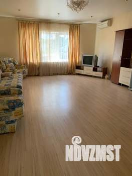 Дом 180м&sup2;, 3-этажный, посуточно, 