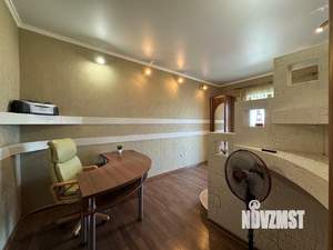 Дом 242м&sup2;, 3-этажный, на длительный срок, 