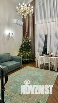 Дом 220м&sup2;, 2-этажный, посуточно, 