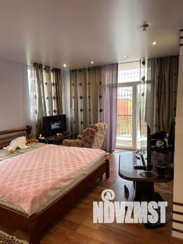 Дом 390м&sup2;, 3-этажный, посуточно, 