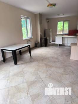 Коттедж 220м&sup2;, 2-этажный, на длительный срок, 