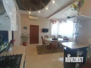 Дом 320м&sup2;, 2-этажный, на длительный срок, 