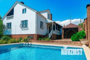 Дом 180м&sup2;, 3-этажный, посуточно, 