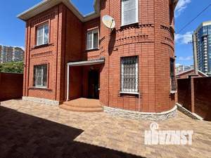 Дом 311м², 3-этажный, участок 10 сот.  