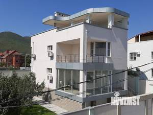 Дом 363м&sup2;, 3-этажный, участок 6 сот.  