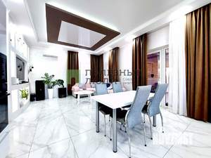 Дом 222м&sup2;, 3-этажный, участок 6 сот.  