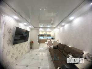 Дом 200м&sup2;, 3-этажный, участок 8 сот.  