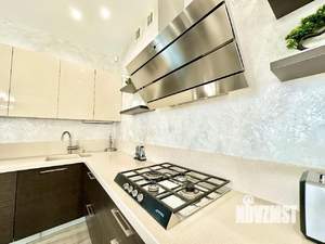 Дом 364м&sup2;, 3-этажный, участок 6 сот.  