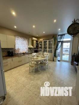 Дом 199м&sup2;, 3-этажный, участок 8 сот.  