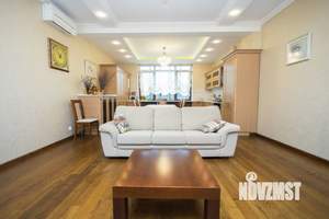 Дом 350м², 2-этажный, участок 6 сот.  