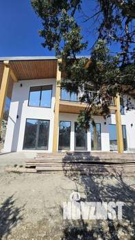 Дом 184м&sup2;, 2-этажный, участок 6 сот.  