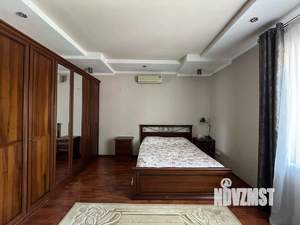 Дом 311м², 3-этажный, участок 10 сот.  