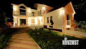 Дом 471м&sup2;, 4-этажный, участок 8 сот.  