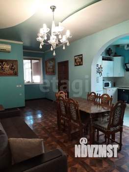 Дом 226м&sup2;, 3-этажный, участок 6 сот.  