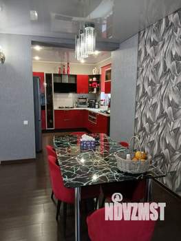 Дом 198м&sup2;, 2-этажный, участок 6 сот.  