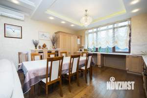 Дом 350м², 2-этажный, участок 6 сот.  