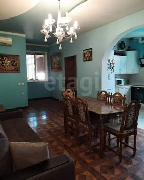 Дом 226м&sup2;, 3-этажный, участок 6 сот.  