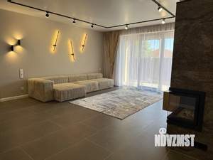 Дом 213м², 2-этажный, участок 6 сот.  