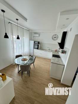 Дом 281м², 3-этажный, участок 8 сот.  