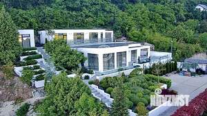 Коттедж 255м&sup2;, 3-этажный, участок 12 сот.  