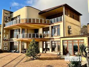 Дом 513м&sup2;, 3-этажный, участок 6 сот.  