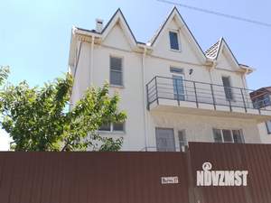 Дом 230м&sup2;, 3-этажный, участок 3 сот.  