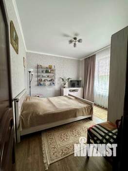 Дом 242м², 2-этажный, участок 10 сот.  