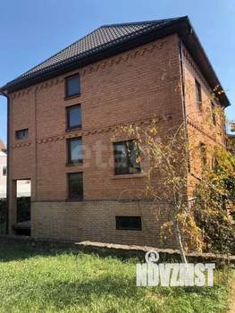 Дом 242м&sup2;, 3-этажный, участок 955 сот.  