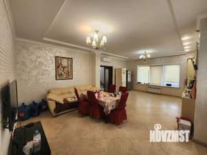 Дом 520м&sup2;, 3-этажный, участок 5 сот.  