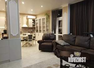 Дом 199м&sup2;, 3-этажный, участок 8 сот.  