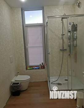 Дом 180м&sup2;, 2-этажный, участок 4 сот.  