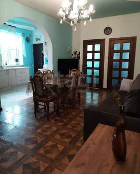 Дом 226м&sup2;, 3-этажный, участок 6 сот.  