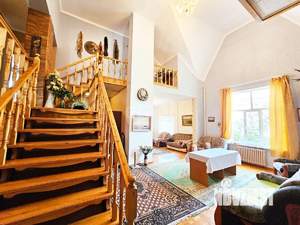 Дом 201м&sup2;, 3-этажный, участок 9 сот.  