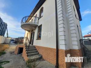 Дом 295м&sup2;, 3-этажный, участок 4 сот.  