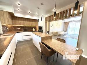 Дом 213м², 2-этажный, участок 6 сот.  