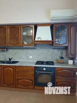 Дом 290м&sup2;, 2-этажный, участок 7 сот.  