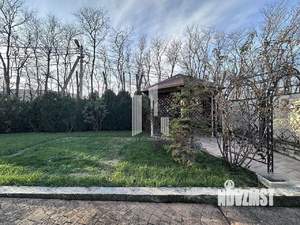 Дом 677м&sup2;, 3-этажный, участок 8 сот.  